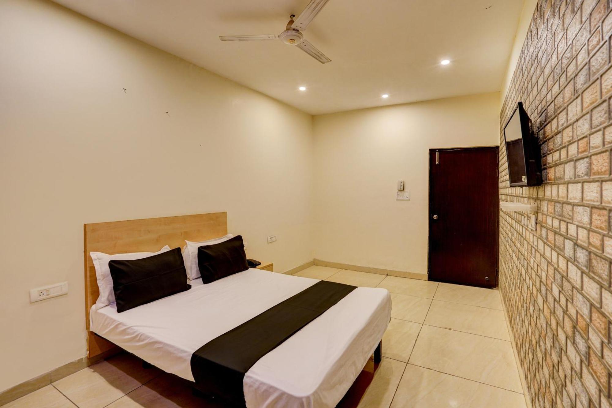 Hotel O Blue Vibes Meerut Zewnętrze zdjęcie